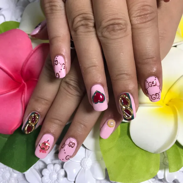 RED NAILS ネイルサロン ( ENGLISH SPEAKING PRIVATE SALON)