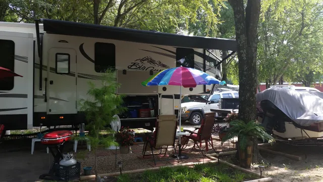 Lakeside Cove RV Park
