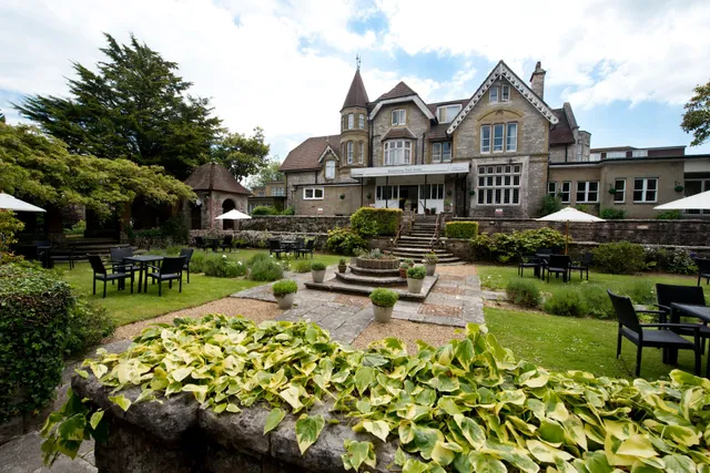 The Caledonian Island Hotel (Formerly Broadway Park Hotel)