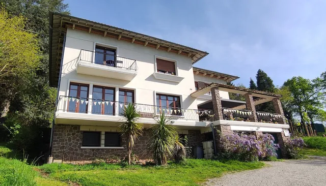 13 Bees Chambre d'Hote (B&B) and Beekeeping Holidays