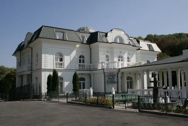 Gostinichnyy Kompleks Trek