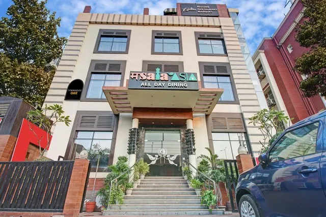 Townhouse OAK Hotel Edesia