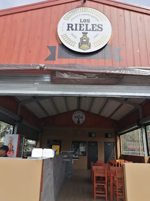 Los Rieles Pollos y Carnes Asadas Sendero