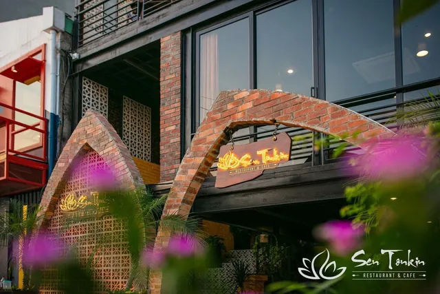 SEN TONKIN Restaurant & Cafe