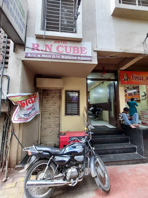 Hotel R N Cube