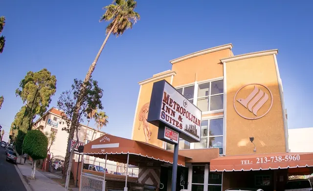 Metropolitan Inn & Suites