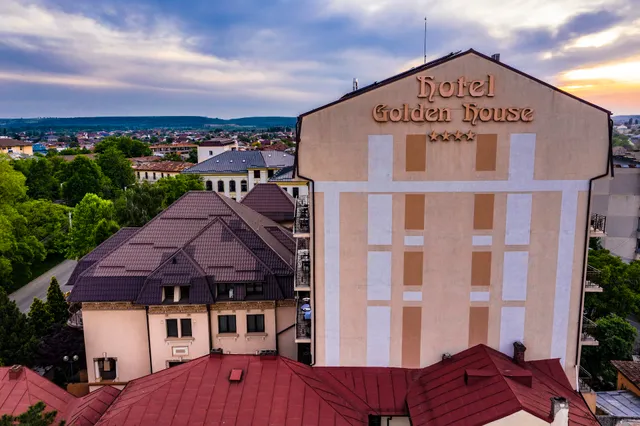 Hotel Golden House