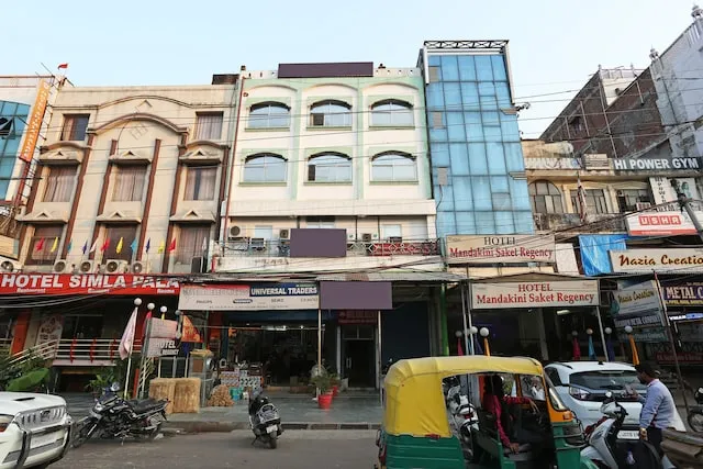 OYO Royal Regency Near Gautam Buddha Park