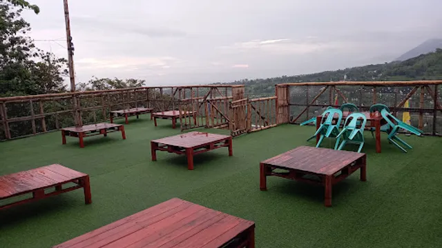 Coco's Ridge Tavern Winery & Café