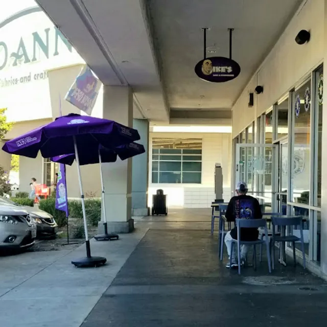 Ike's Love & Sandwiches