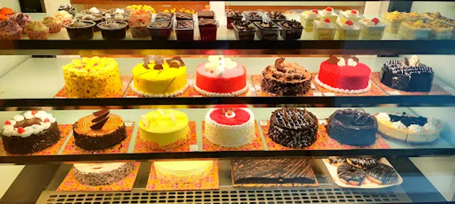 New Poona Bakery & Creamy Cafe