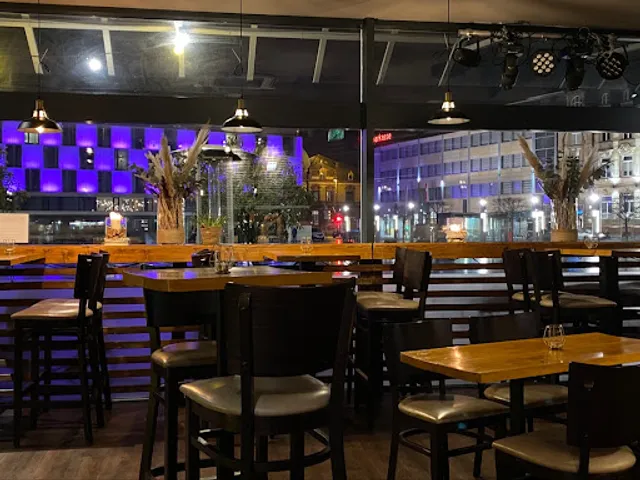 Cuvée Weinbar & Vinothek