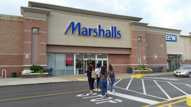 Avon Commons Shopping Center