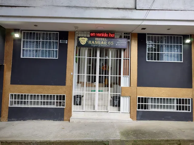 Hostal El Hangar 65
