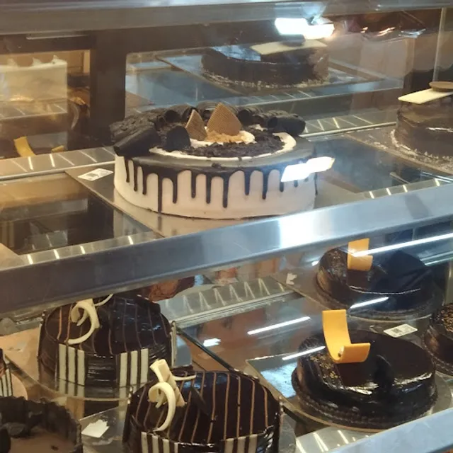 Ribbons and Balloons - The Cake Shop