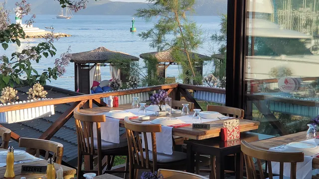 Bistro Marina Neyzar