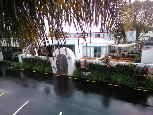 Aaron Court Motor Inn