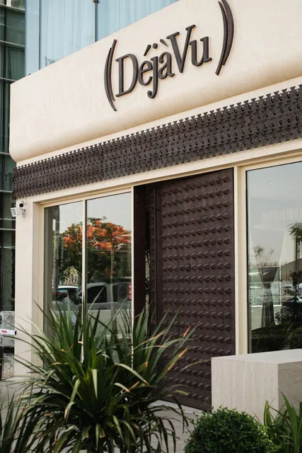 DejaVu Restaurant & Cafe