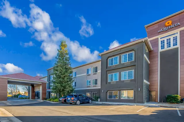 La Quinta Inn & Suites by Wyndham Bakersfield North