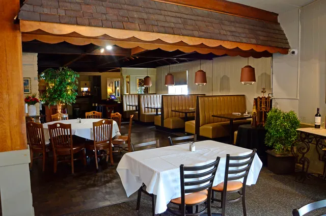 D’Agostinos Navajo Bar and Grille