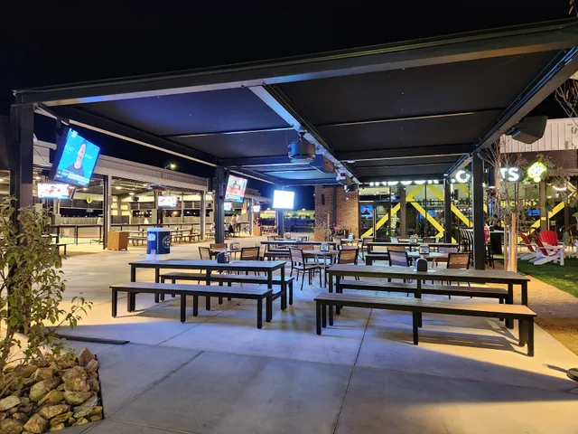 Chicken N Pickle - Henderson