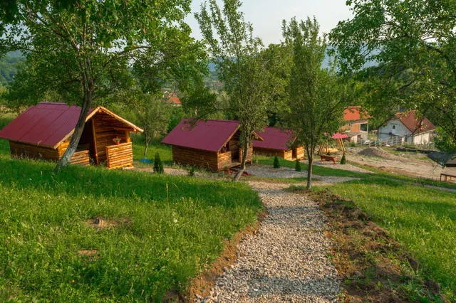 La 3 stejari, sat Salatrucel, zona Călimănești