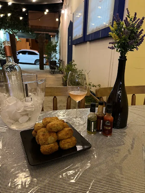 Bistro Vinhos D' Lucca @ Wine bar