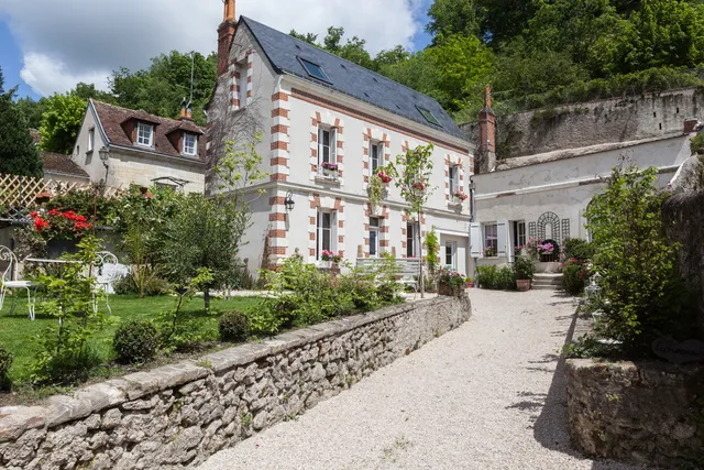 LES TROGLOS DE LA TUFOLIERE