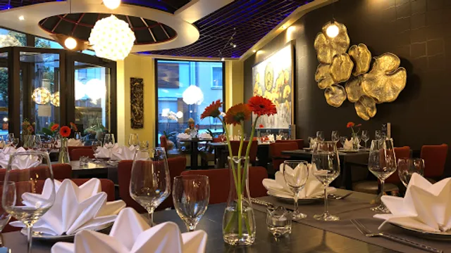 Lay Thai Restaurant & Lounge