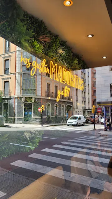 Doce Más Uno Hamburguesería