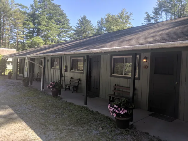 The Saratoga Garden Motel