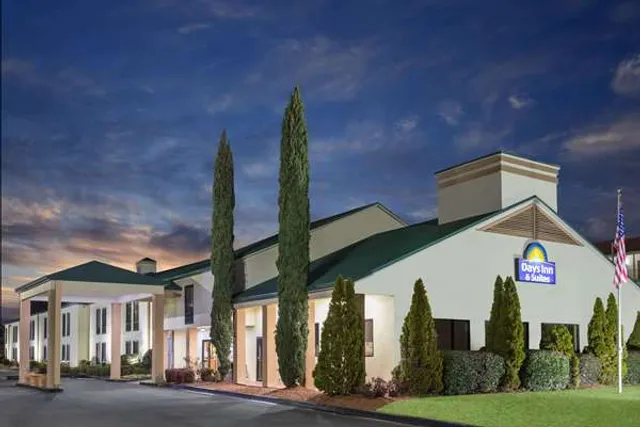 Days Inn & Suites by Wyndham Peachtree Corners/Norcross