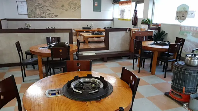 솥뚜껑생삼겹살