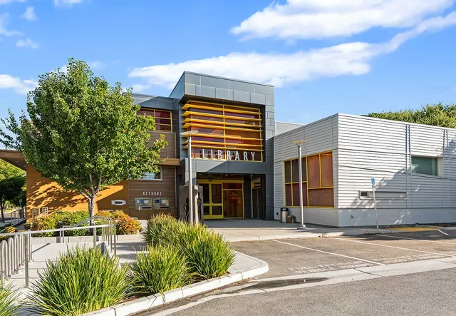 Calabazas Branch Library