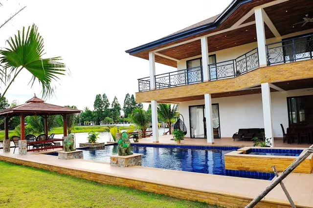 Phoenix Lakeside Pool Villa