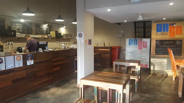 Mona’s Coffee Shop porvorim