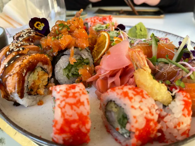 Hanzo Sushi. Restauracja japońska. Sushi z dostawą.