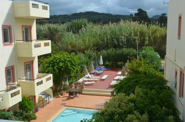 Apollon Studios & Apartments