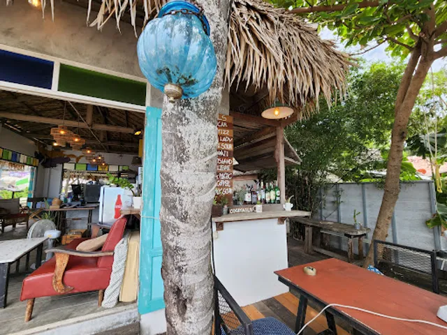 4 Monkeys Cafe & Bar