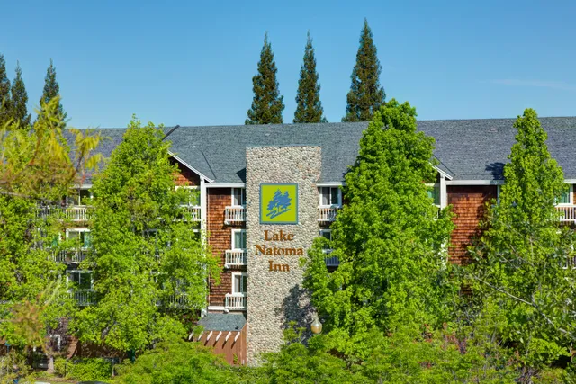 Lake Natoma Inn