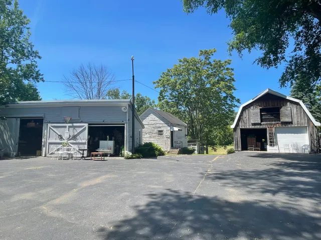 Back Barn Antiques and Collectibles