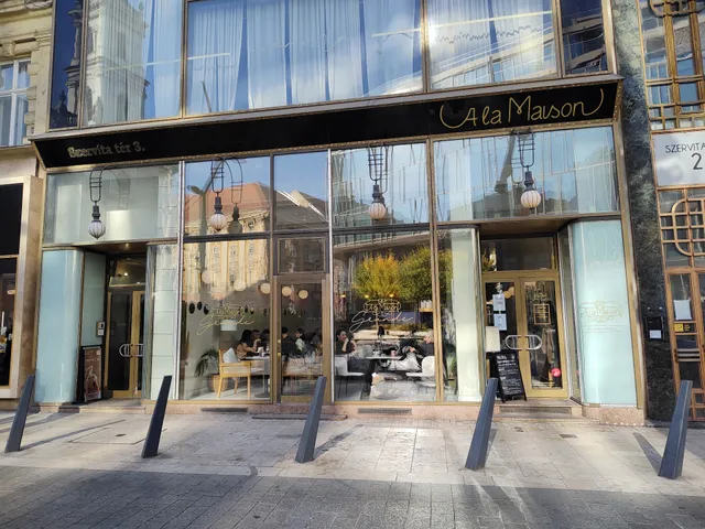 Á la Maison Breakfast and Brunch Restaurant