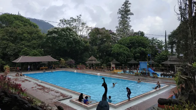 Swimming Pool Songgoriti