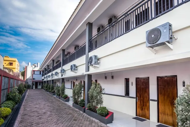 SUPER OYO 283 Helvetia Residence