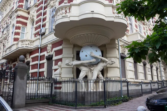 Faltz-Fein House (House with the Atlanteans)