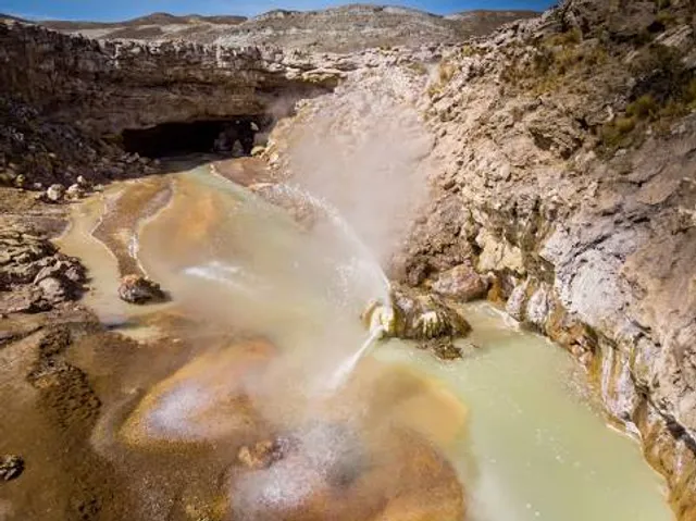 AGUAS TERMALES GEISER DE PUENTE BELLO