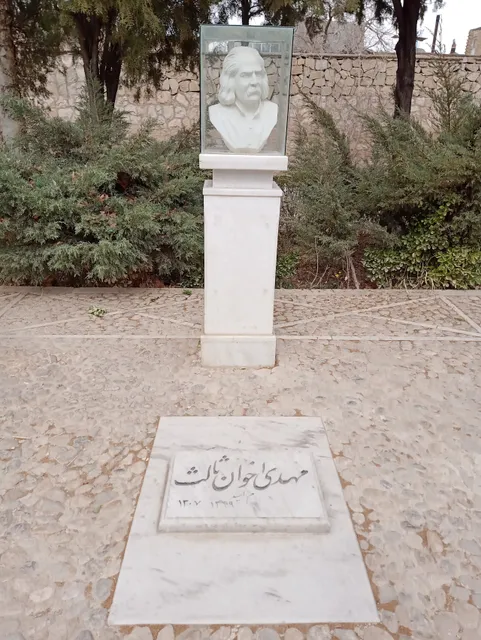 Tomb of Mehdi Akhavan Sales