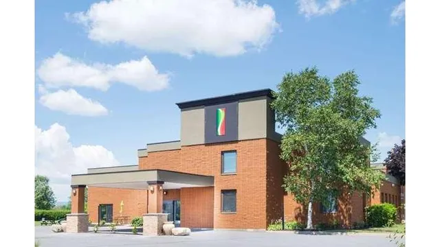 Super 8 by Wyndham Plattsburgh