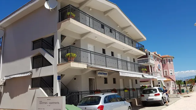 Zaton Apartmani M. Ilesh.