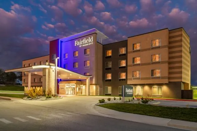 Fairfield by Marriott Inn & Suites Kansas City at The Legends